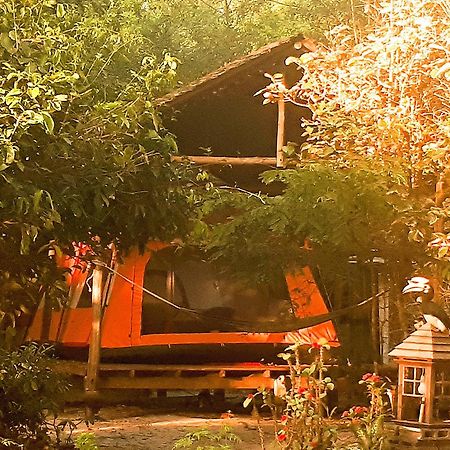 Phayam Friends Hotel เกาะพยาม ภายนอก รูปภาพ