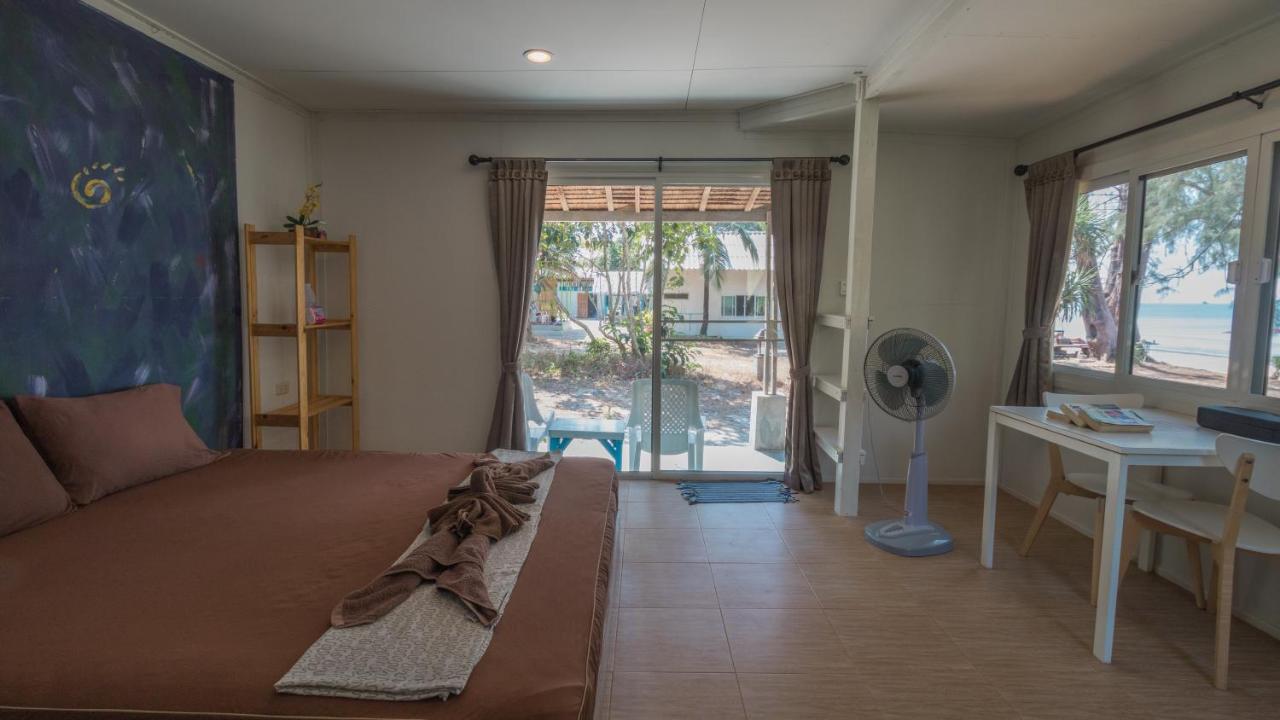 Phayam Friends Hotel เกาะพยาม ภายนอก รูปภาพ