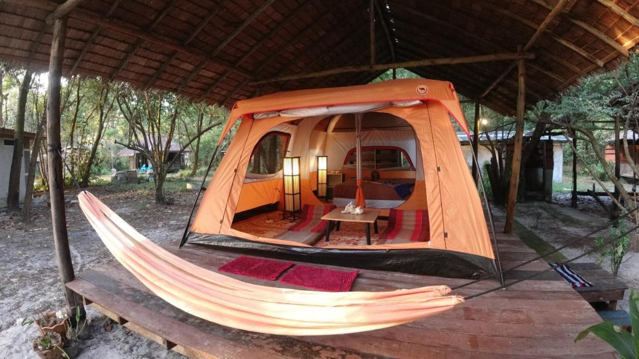 Phayam Friends Hotel เกาะพยาม ภายนอก รูปภาพ