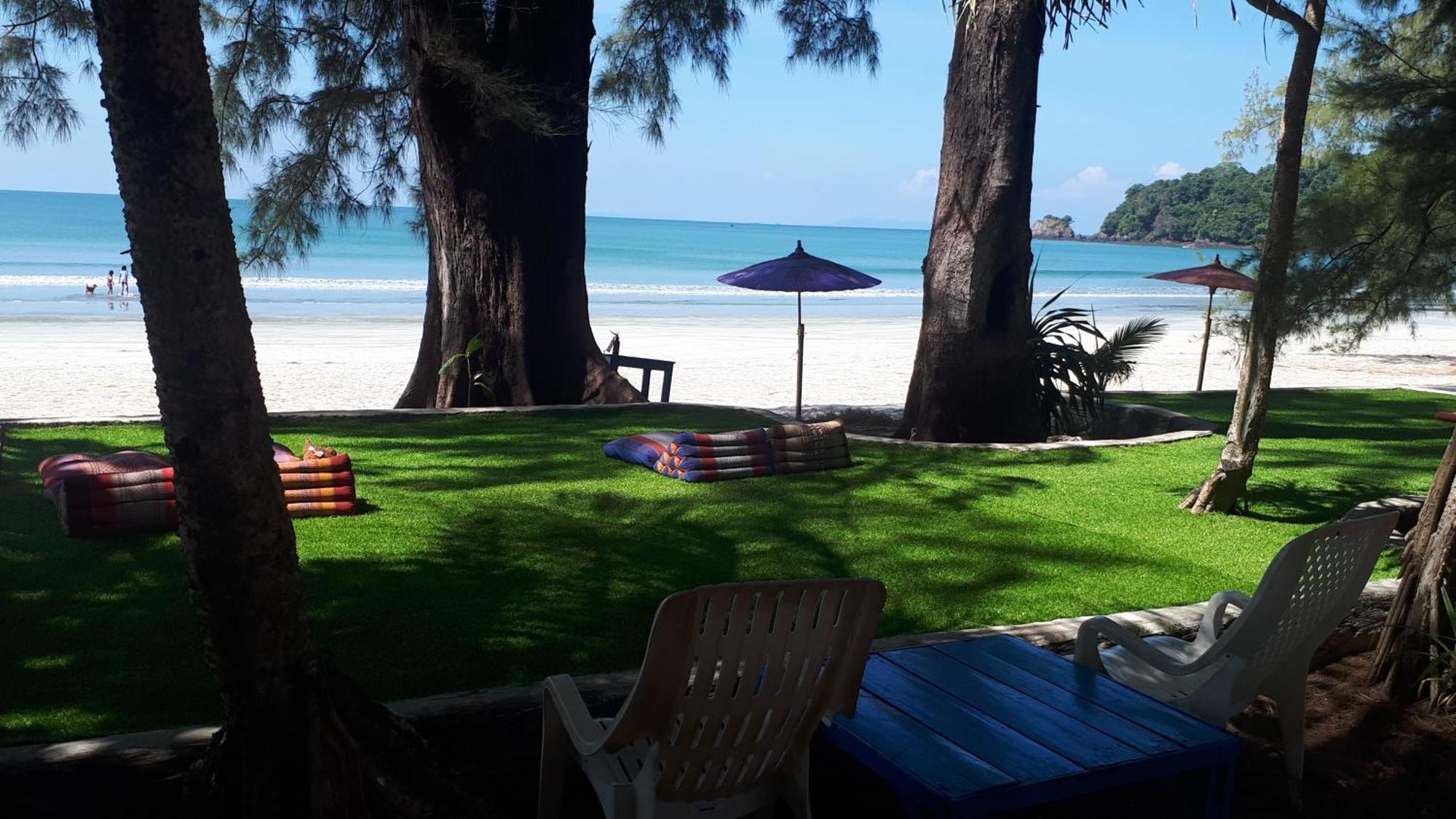 Phayam Friends Hotel เกาะพยาม ภายนอก รูปภาพ