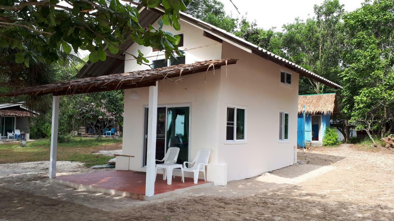 Phayam Friends Hotel เกาะพยาม ภายนอก รูปภาพ