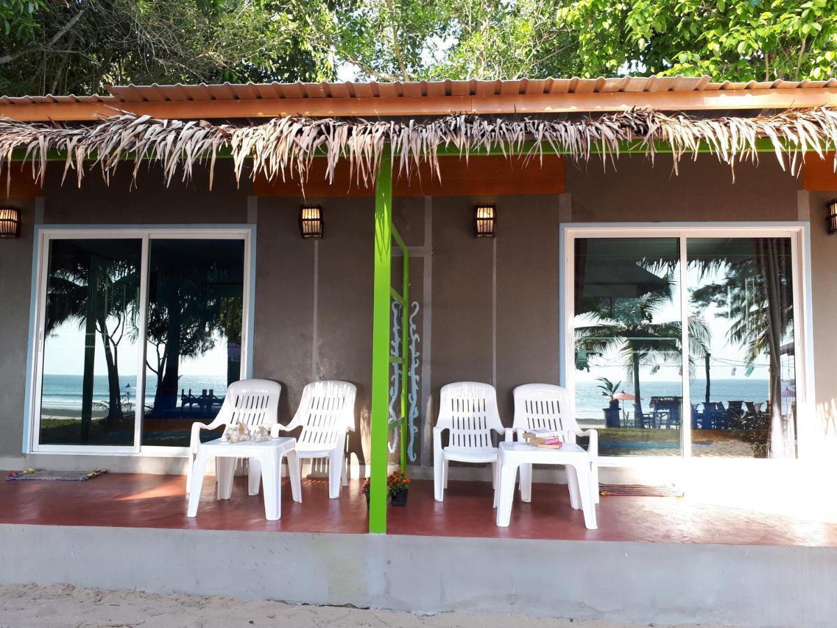 Phayam Friends Hotel เกาะพยาม ภายนอก รูปภาพ